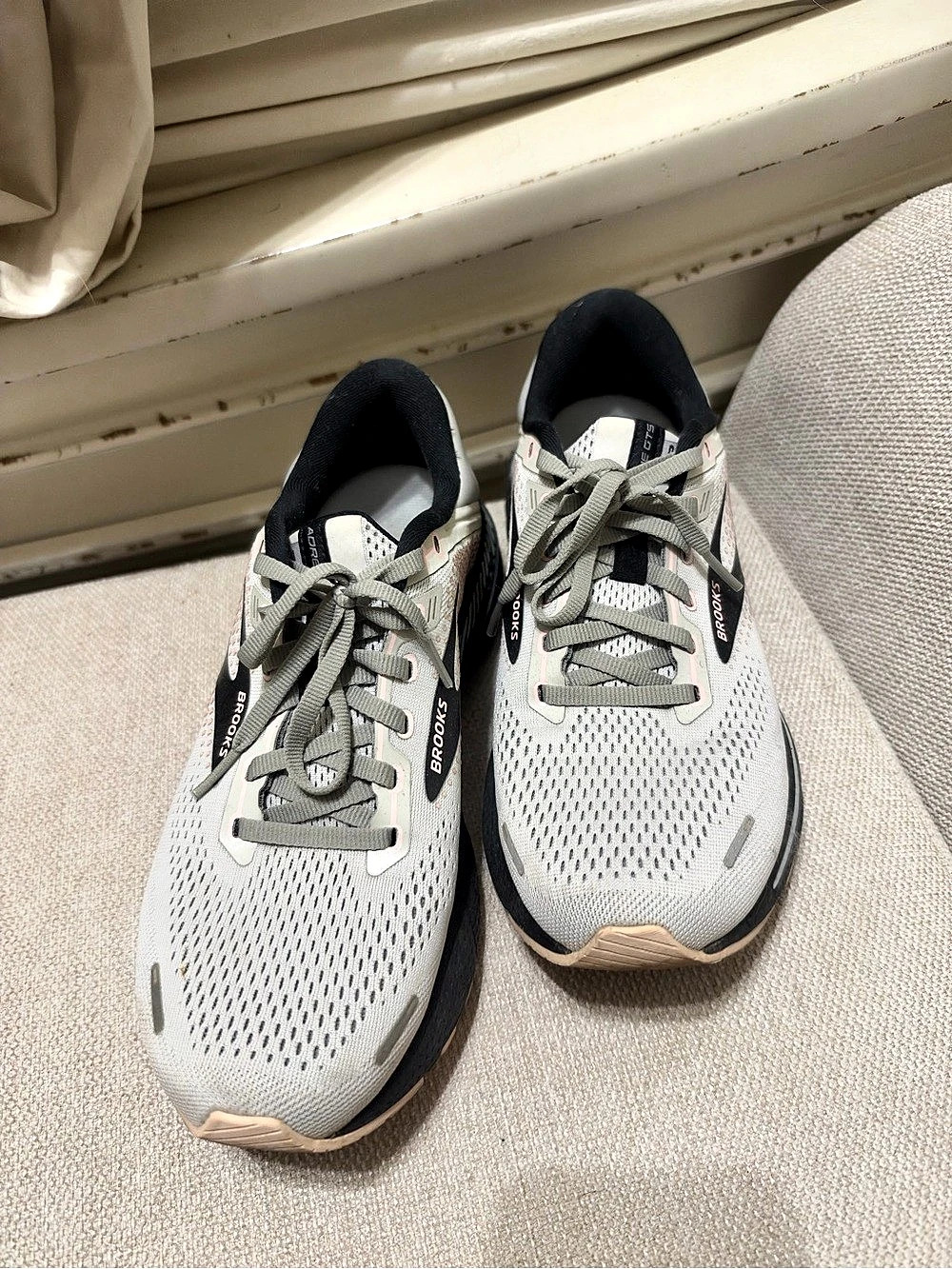 Women Brooks Adrenaline GTS Athletic Shoes